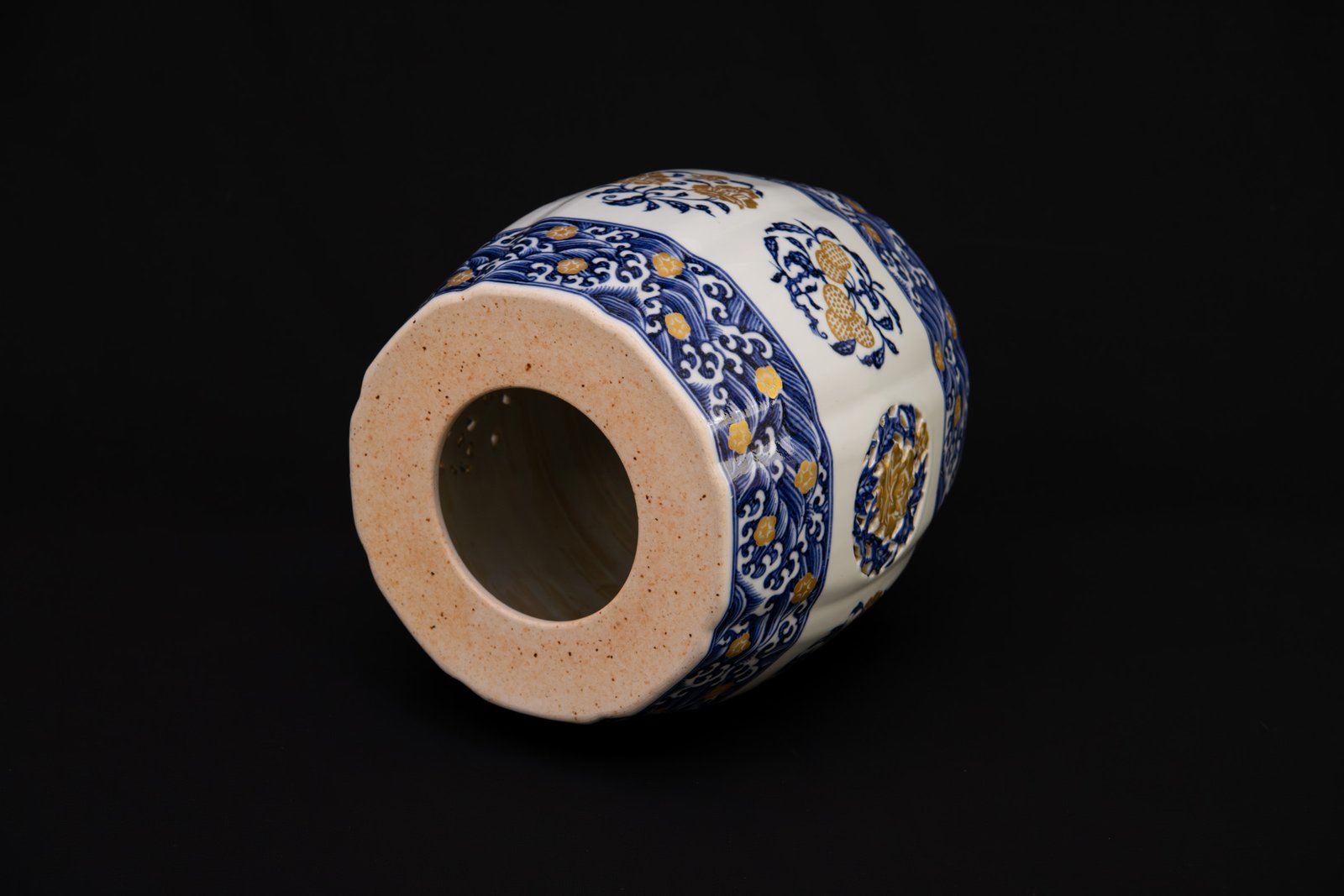 Ming Dynasty, Yongle Period (1403–1424) Blue and White Porcelain Stool with Gilt Decoration - Image 4
