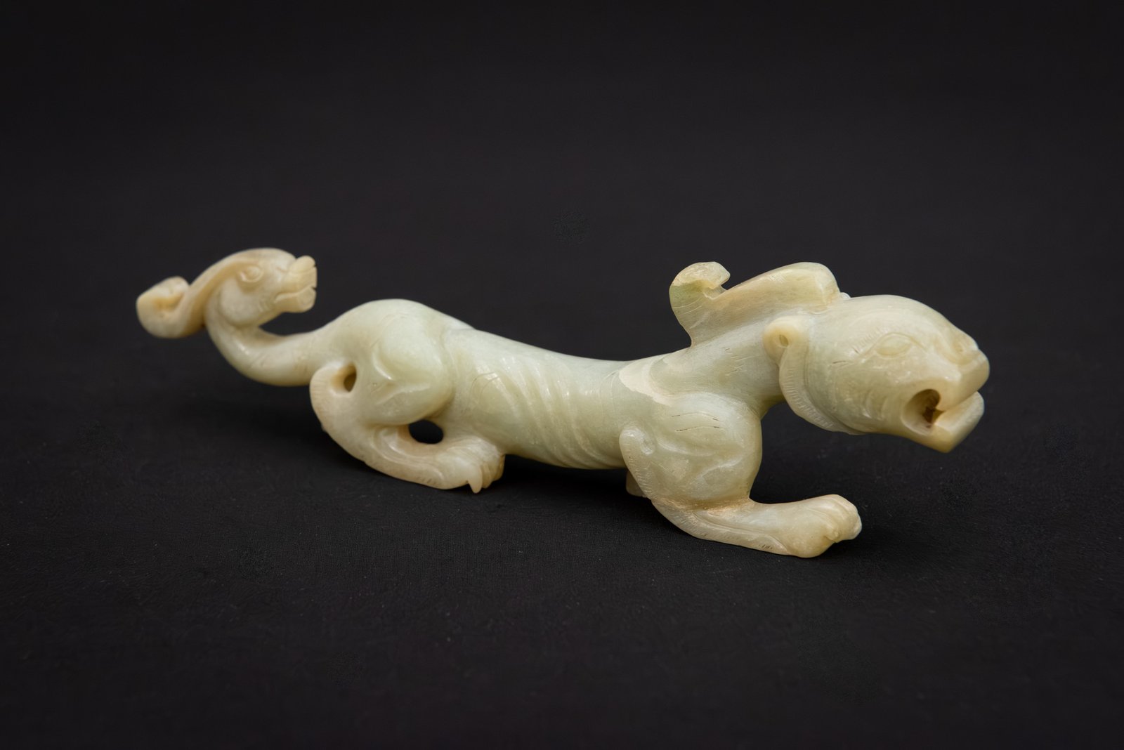 Ming Dynasty Jade Tiger with Dragon Tail China, Ming Dynasty (1368–1644) - Image 3