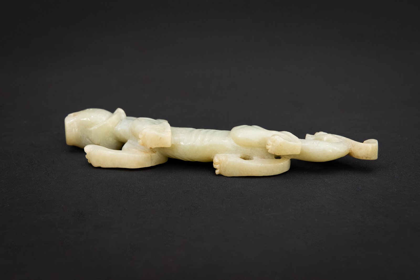 Ming Dynasty Jade Tiger with Dragon Tail China, Ming Dynasty (1368–1644) - Image 2